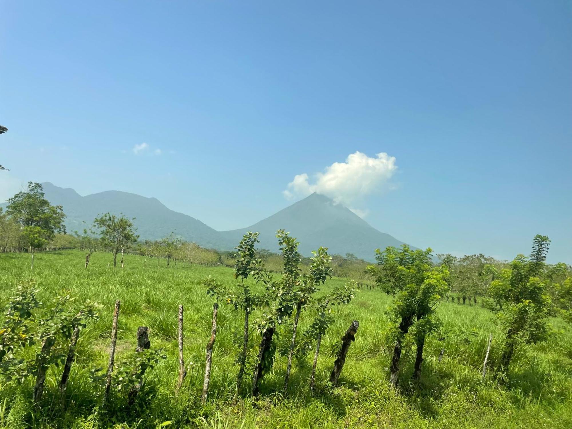 Hotel Tierra De Volcanes Ла Фортуна Экстерьер фото