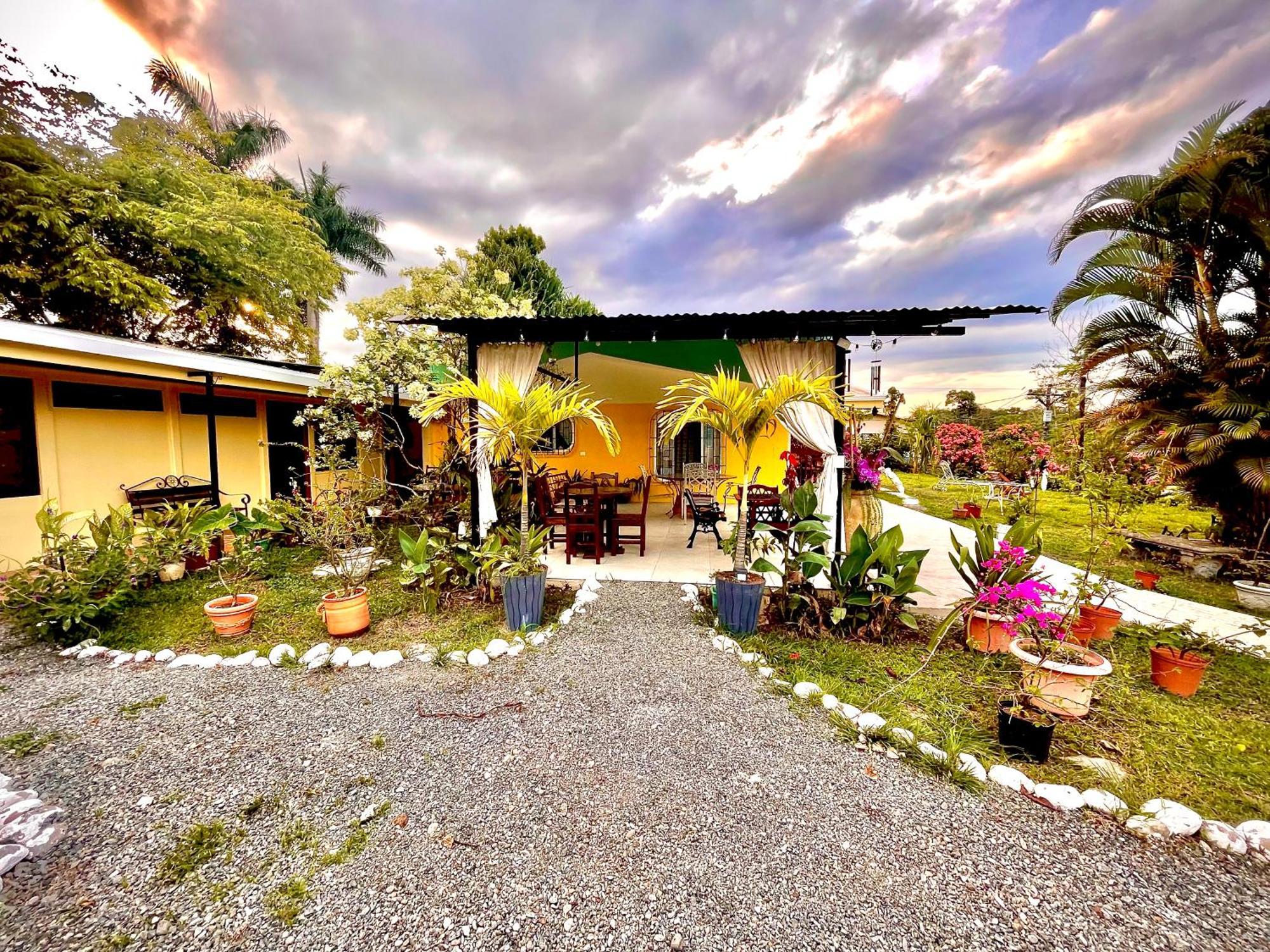 Hotel Tierra De Volcanes Ла Фортуна Экстерьер фото