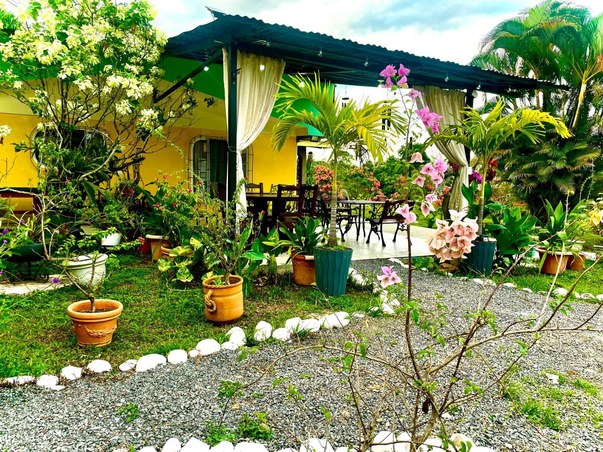 Hotel Tierra De Volcanes Ла Фортуна Экстерьер фото